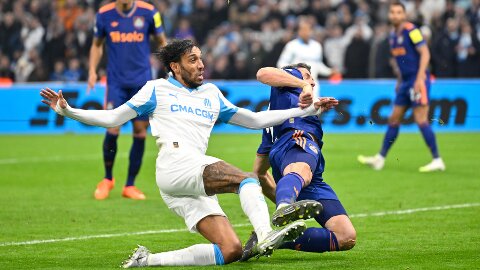 Pierre-Emerick Aubameyang ‘hack’ tuổi